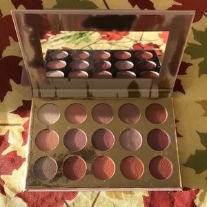 ELLEN TRACY GOLDEN EYESHADOW